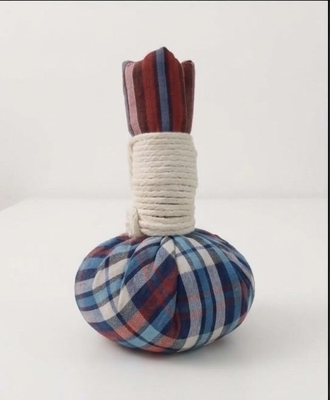 ลูกประคบสมุนไพร (herbal compress ball) ลูกประคบสมุนไพร (herbal compress ball)