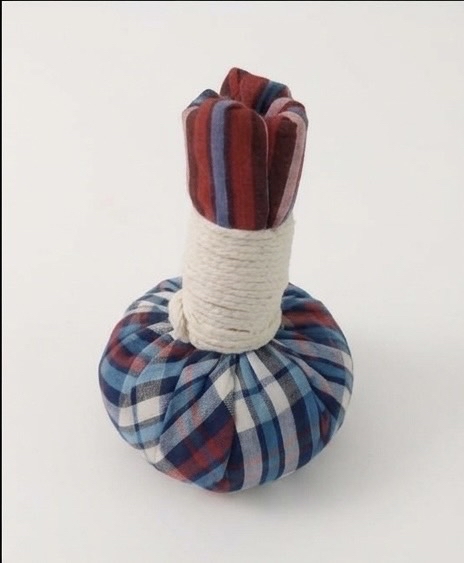 ลูกประคบสมุนไพร (herbal compress ball) ลูกประคบสมุนไพร (herbal compress ball)