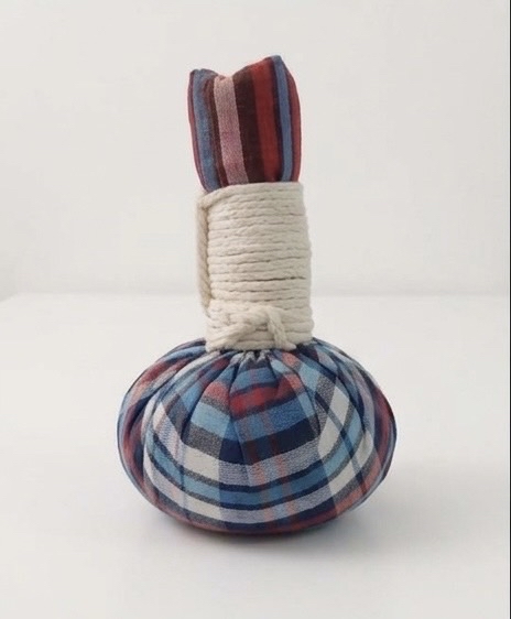 ลูกประคบสมุนไพร (herbal compress ball) ลูกประคบสมุนไพร (herbal compress ball)
