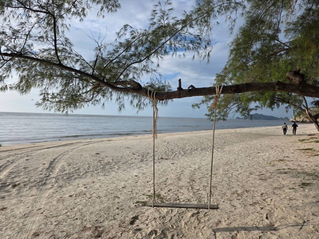 หาดสามพระยา3