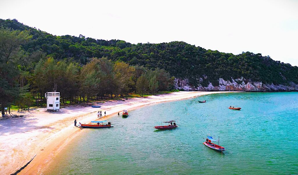 หาดแหลมศาลา6