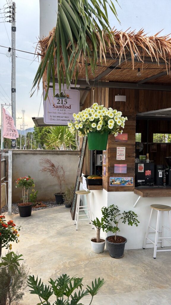 215 SamYod Cafe คาเฟ่ฟีลต่างประเทศ อาหารดี วิวชิล สามร้อยยอด 215 samyod cafe2