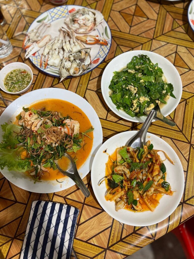 ซีฟู้ดพื้นบ้านริมคลองเขาแดง ที่ต้องแวะ! ร้านป้าเอื้อง-ป้าอิ้ง สามร้อยยอด ร้านป้าเอื้อง ป้าอิ้ง4
