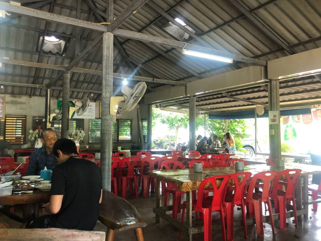 ซีฟู้ดพื้นบ้านริมคลองเขาแดง ที่ต้องแวะ! ร้านป้าเอื้อง-ป้าอิ้ง สามร้อยยอด ร้านป้าเอื้อง ป้าอิ้ง5