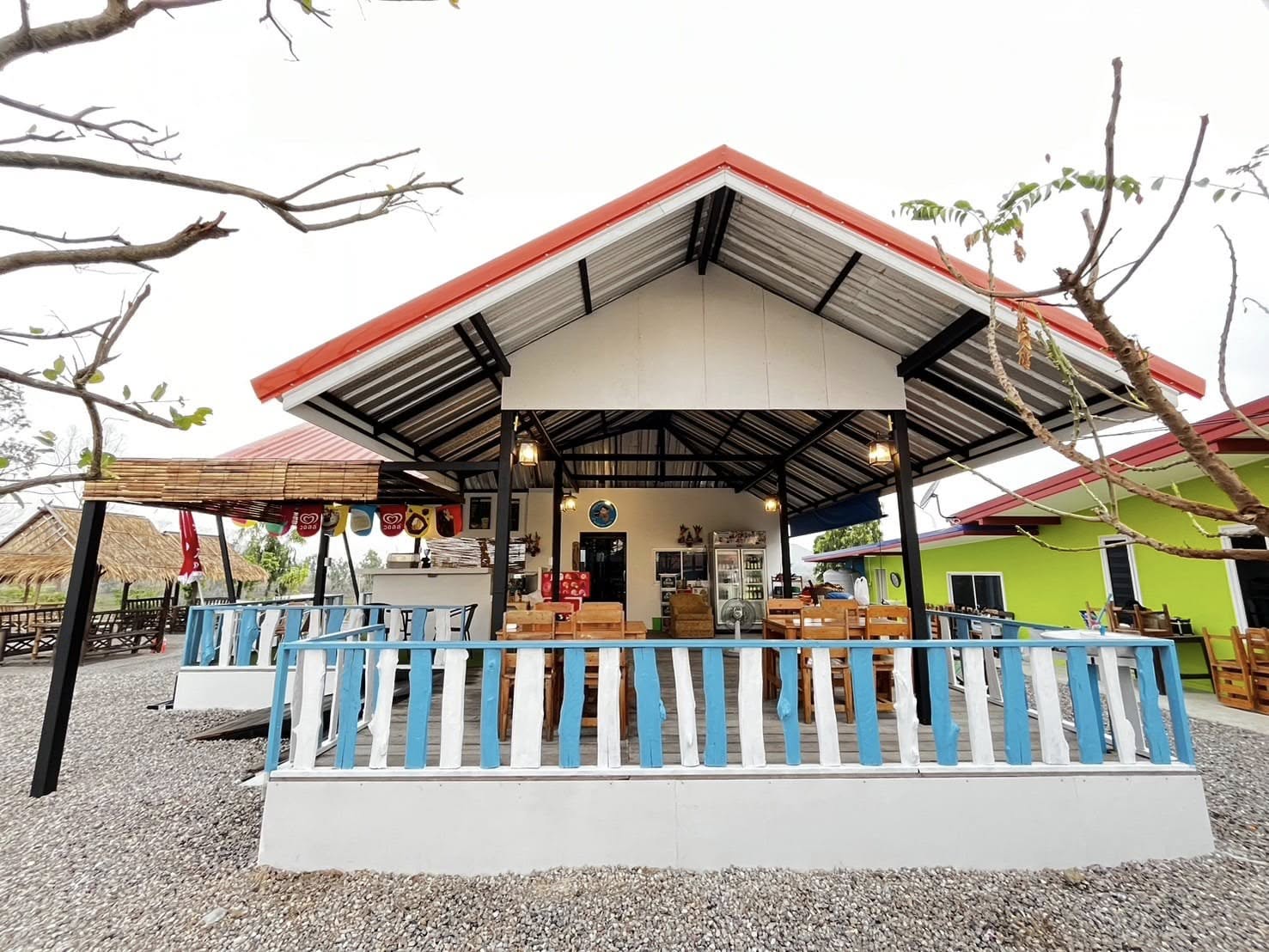 ร้านป๋าใหญ่ ร้านกลางอ่าว ซีฟู้ดสด วิวทะเลสามร้อยยอด บรรยากาศโลคอล ร้านป๋าใหญ่ (ร้านกลางอ่าว)2
